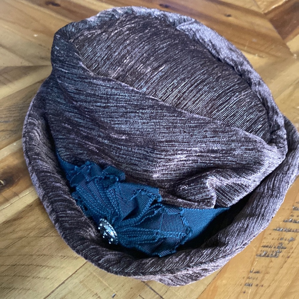 Vintage style hat